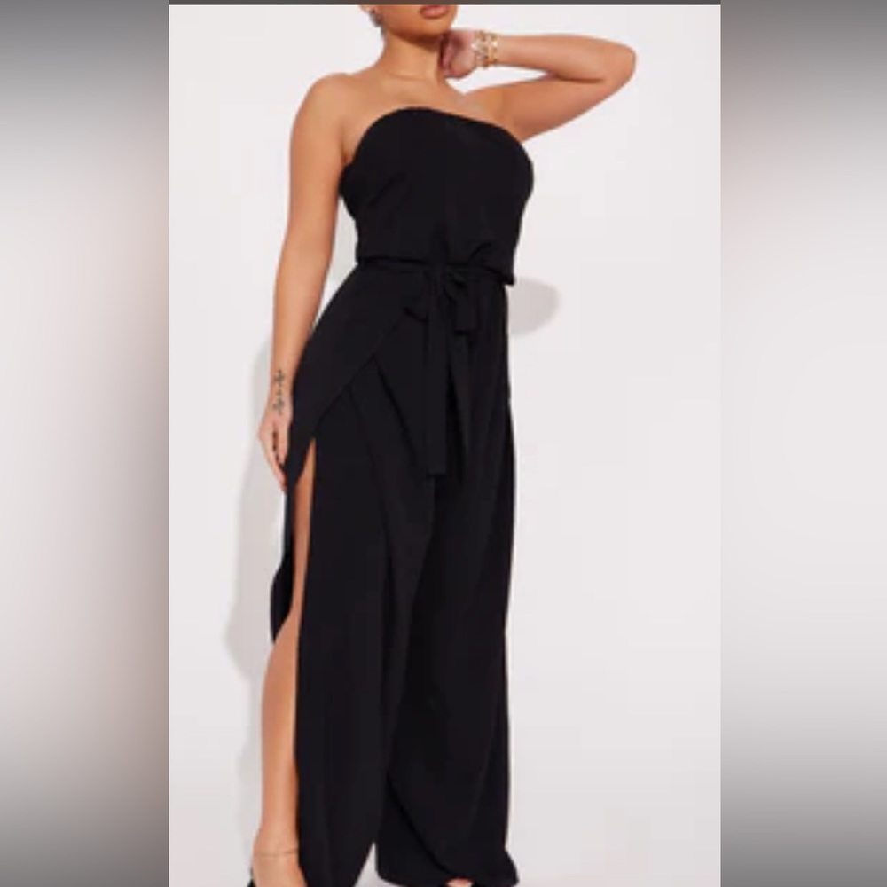 Fashion Nova- Simple Black Jumpsuit⚫️